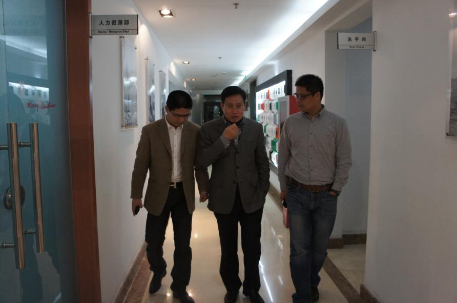 珍島品牌客戶部劉總向劉波英主任介紹珍島業(yè)務體系